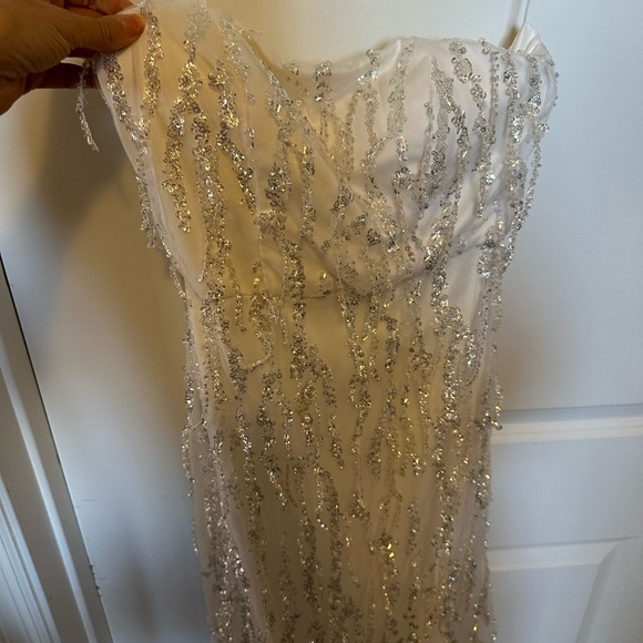Chic White Dress with Silver sequin. size small. NWT - Picture 2 of 9